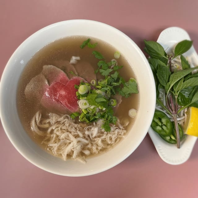 12. Pho Tai Sach.