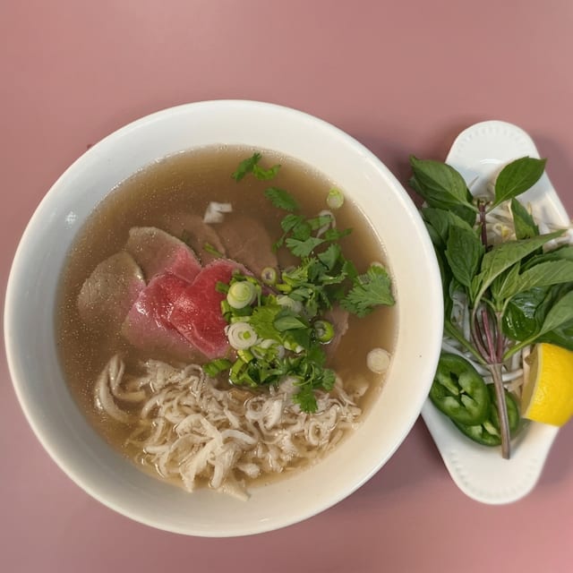 6. Pho Tai, Nam, Sach.